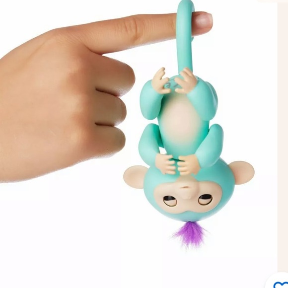 Fingerlings Zoe baby monkey 40 ways to play 5+ - Picture 4 of 6